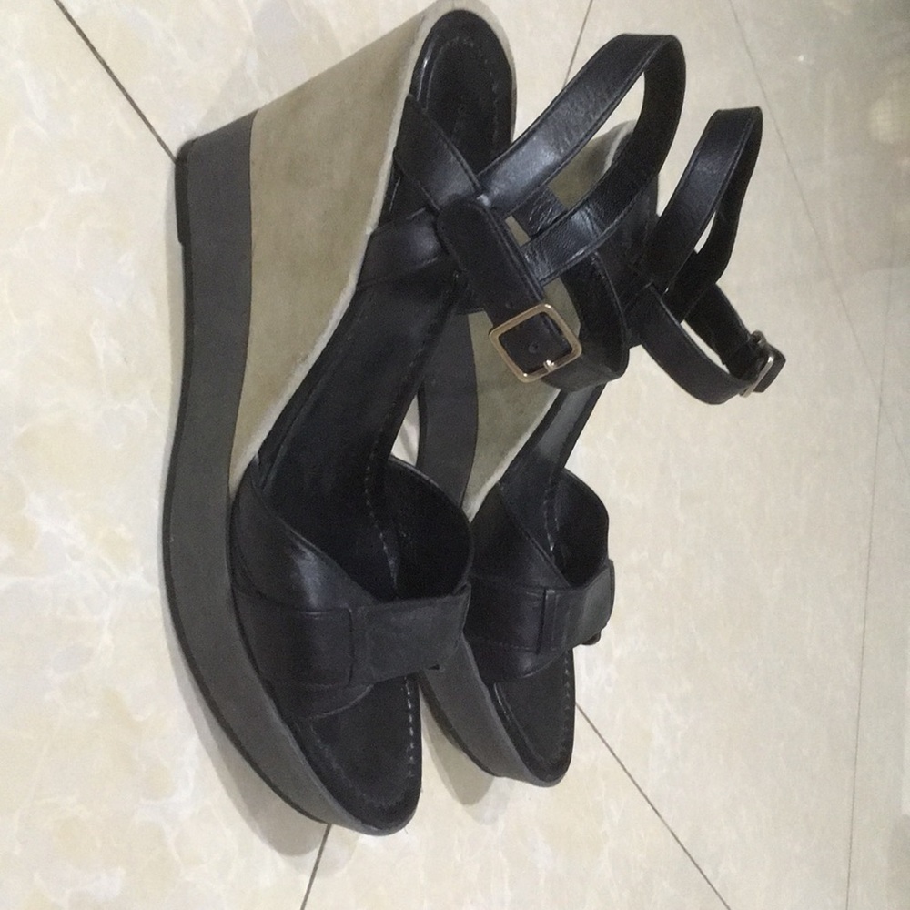 Cole haan wedge sandals size 9